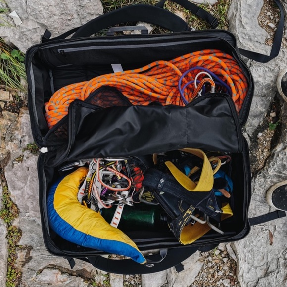 Db Journey Hytta Split Duffel Bag Backpack 50L - "DB" Carry-On Bag - Black Out - Picture 14 of 16